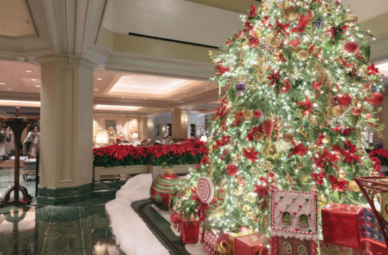 12 Charming Historic Hotels That Are Beautifully Decked Out For The Holidays