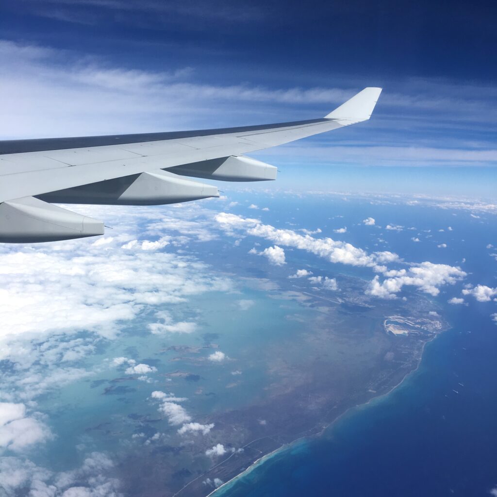 How long is a flight to Hawaii? Airplane wing pictured with Hawaii below