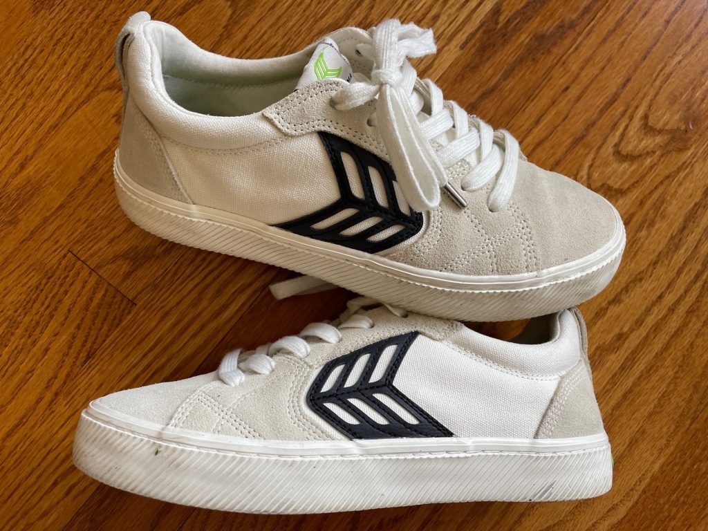 Cariuma sneakers for skateboarding. White with the black logo on the side.